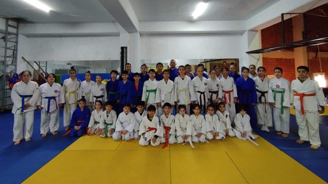 Gaziemir İzmir Ticaret İlk ve Ortaokulu Judo Fabrikası