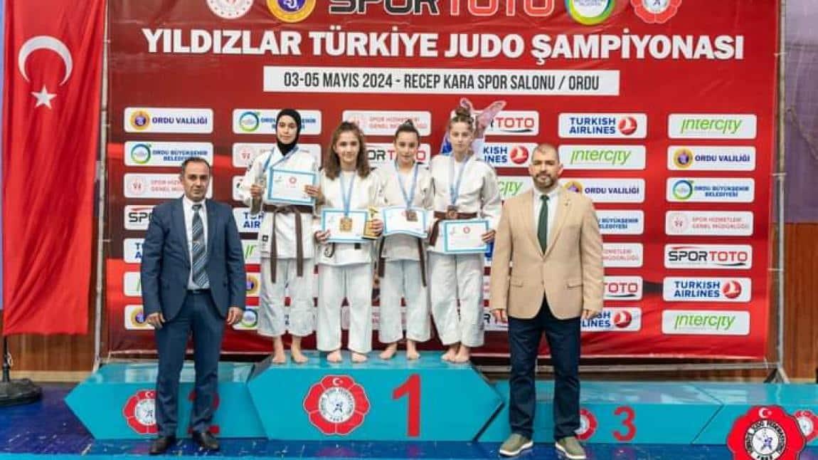 Ordu'da Yapılan Türkiye Yıldızlar judo Şampiyonasından Öğrencilerimiz Başarılarla Döndüler.. 